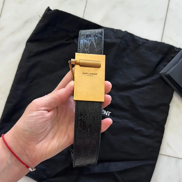 Saint Laurent Black Belt Bag with Luxurious Design - Picture 2 of 5